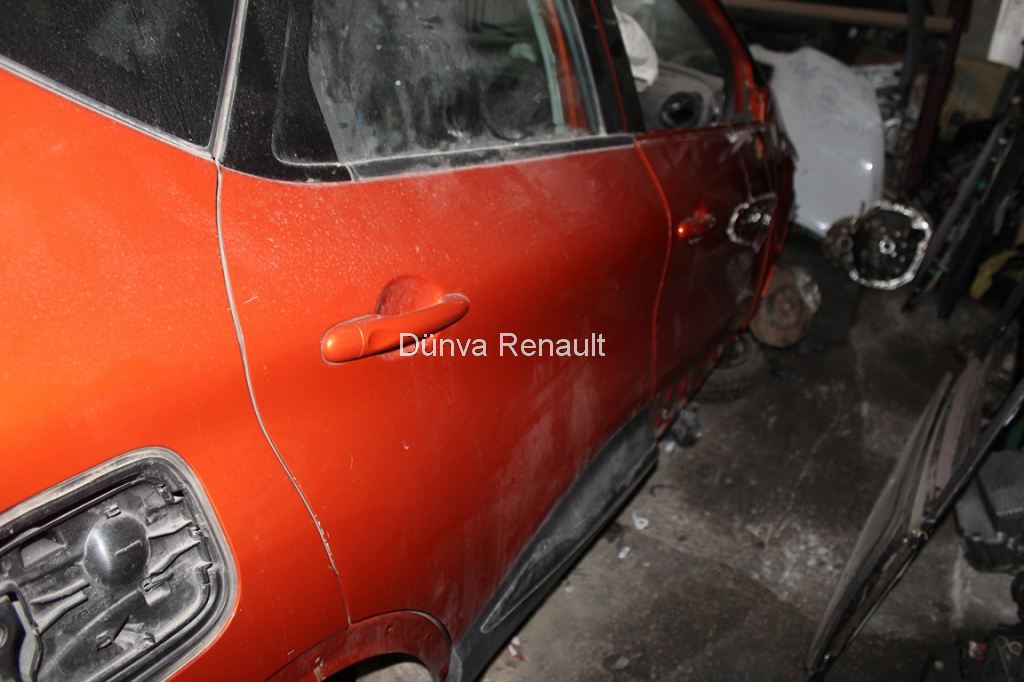 Renault Captur Sağ Arka Kapı Turuncu Çıkma Orjinal