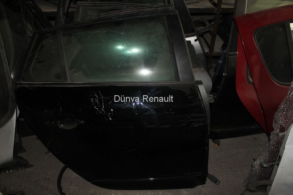 Renault Megane 3 SW Sağ Arka Kapı Siyah Orjinal Çıkma